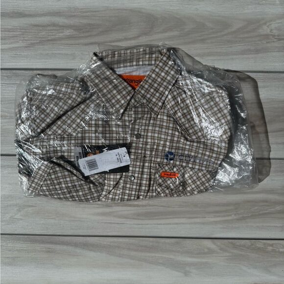 WRANGLER FR124MM FR Lightweight Plaid Work Shirt Khaki Medium NWT - Picture 2 of 5